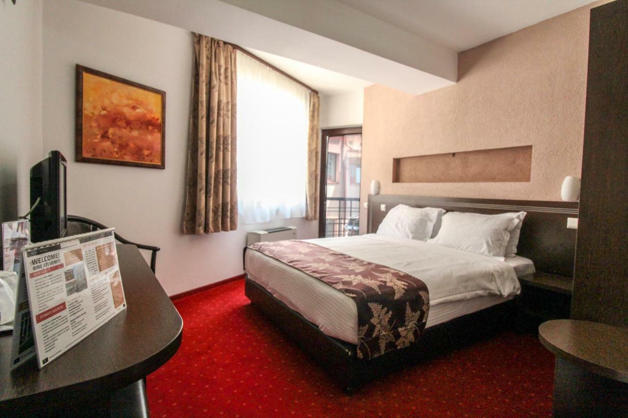 Hotel Razvan Bukarest Eksteriør billede