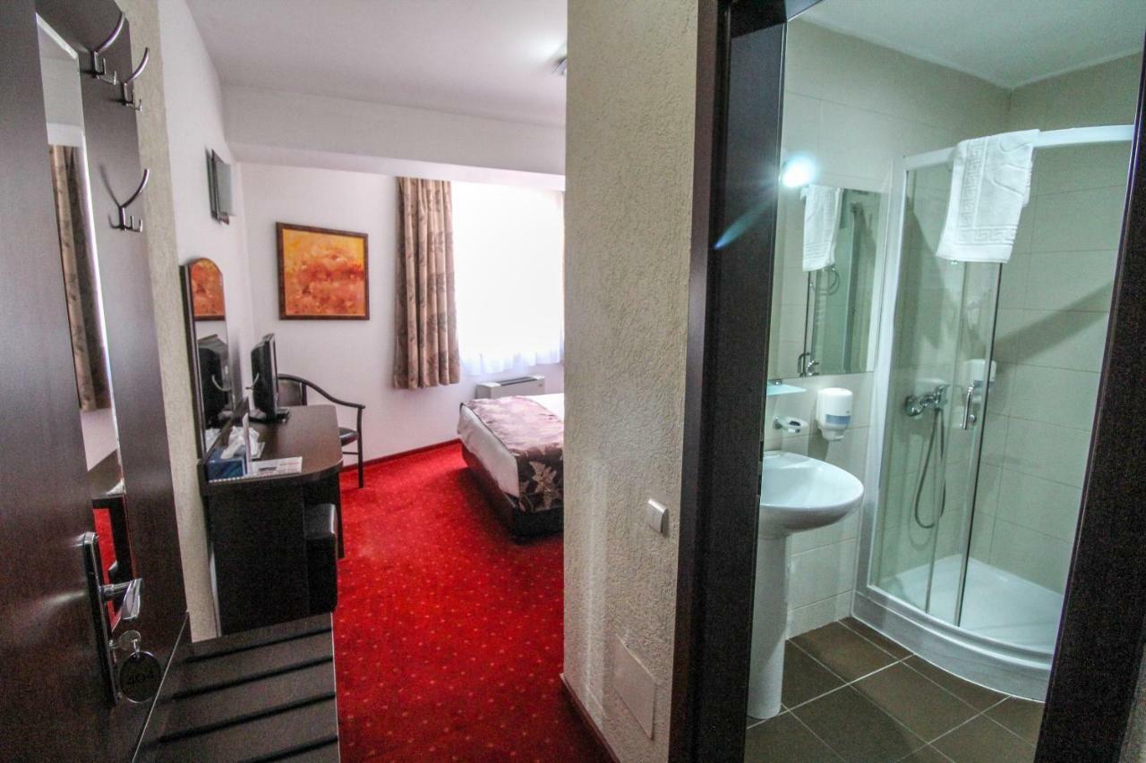 Hotel Razvan Bukarest Eksteriør billede