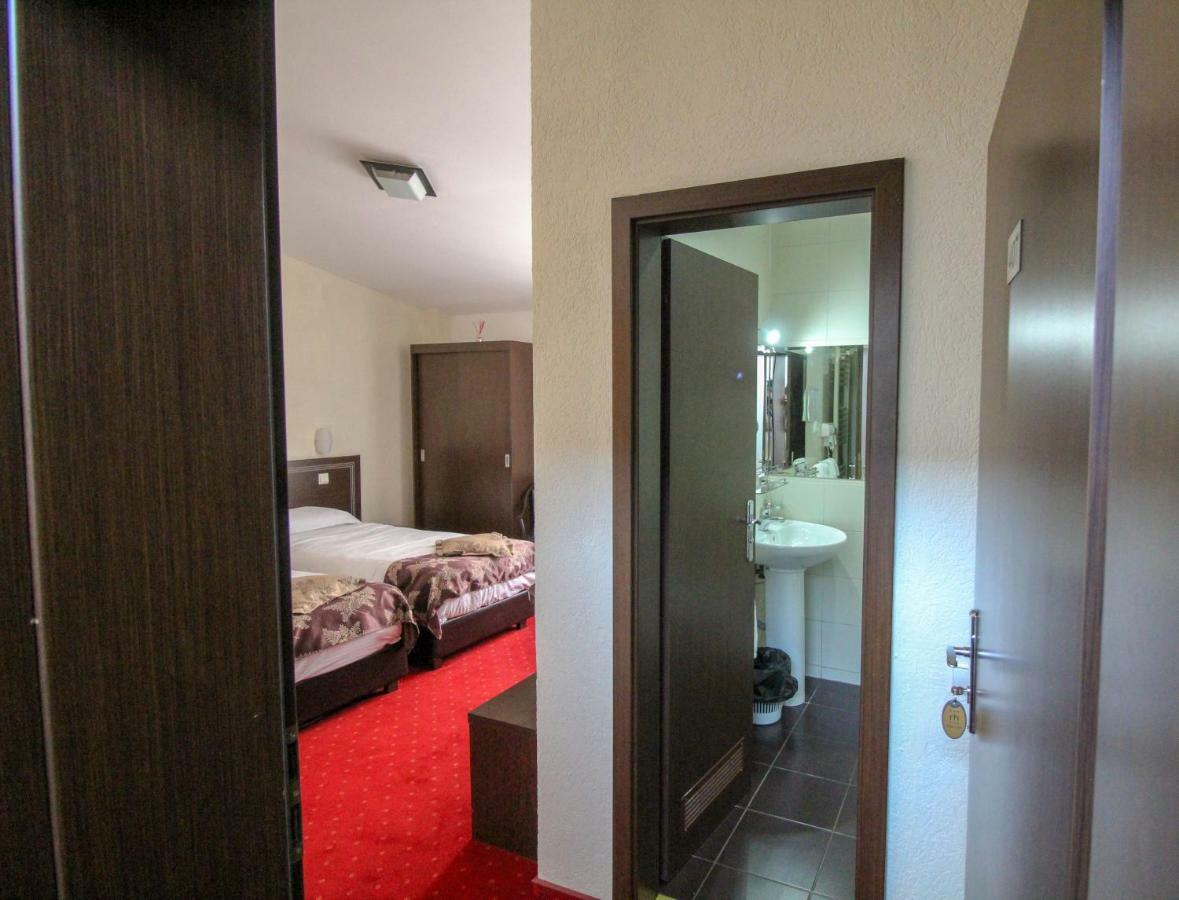 Hotel Razvan Bukarest Eksteriør billede