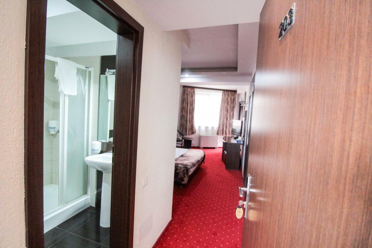 Hotel Razvan Bukarest Eksteriør billede